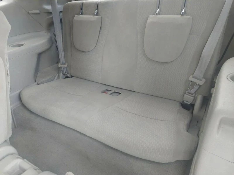 2010 Toyota Highlander - Image 8 of 12
