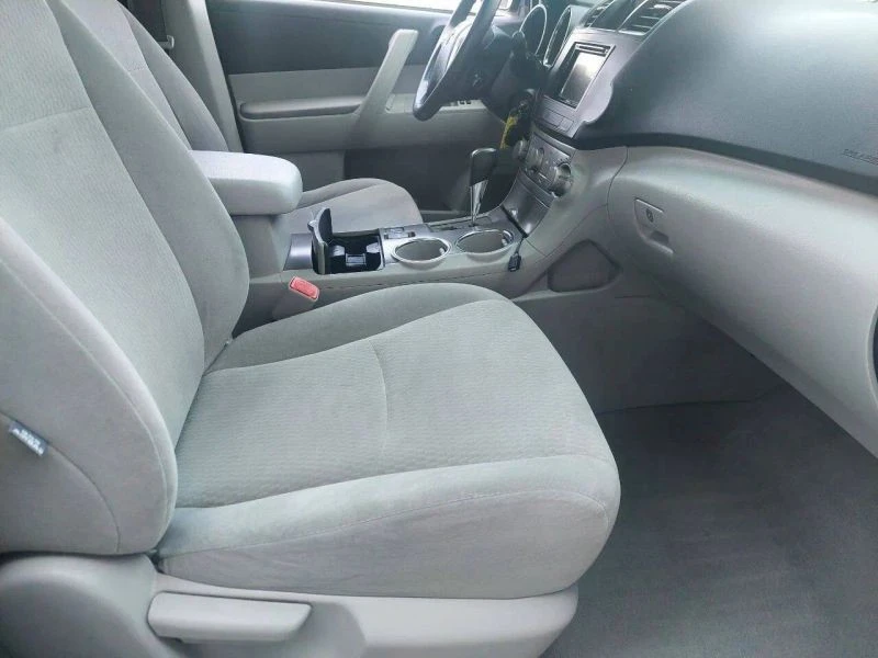 2010 Toyota Highlander - Image 5 of 12