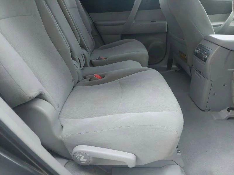 2010 Toyota Highlander - Image 6 of 12