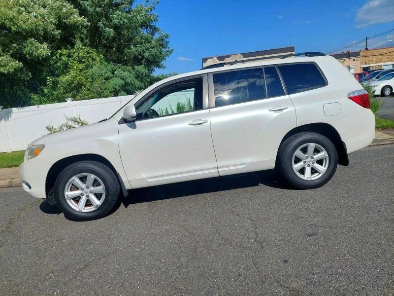 2010 Toyota Highlander - Image 3 of 12
