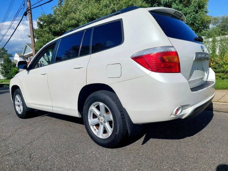 2010 Toyota Highlander - Image 8 of 12