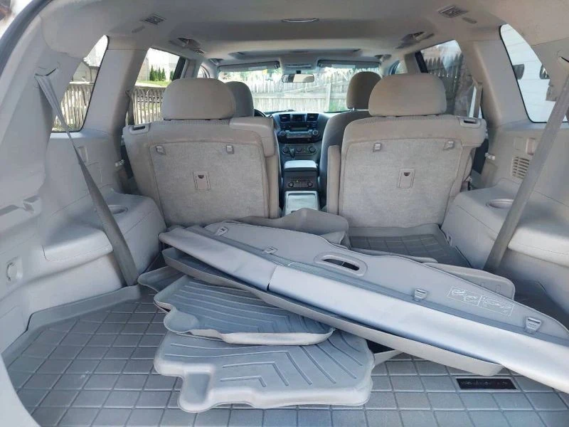2010 Toyota Highlander - Image 10 of 12
