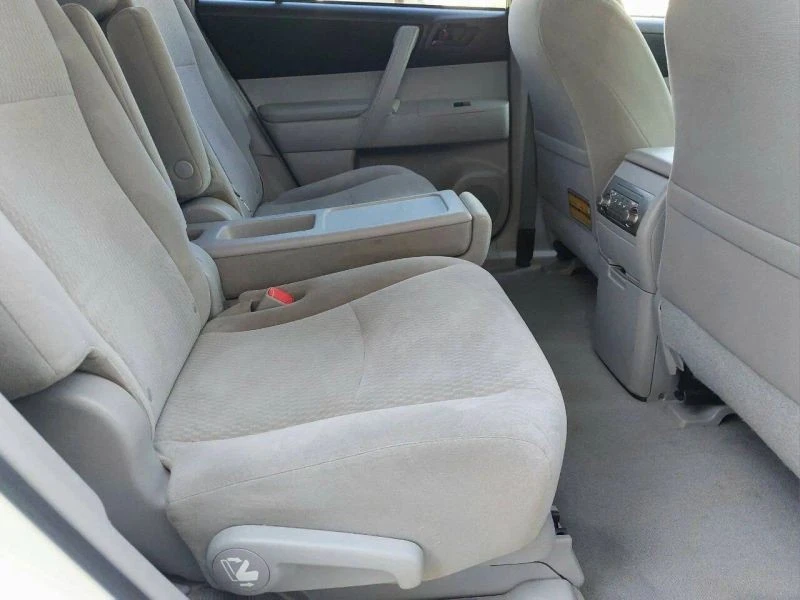 2010 Toyota Highlander - Image 6 of 12