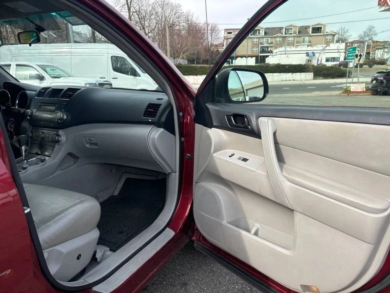 2010 Toyota Highlander - Image 7 of 12