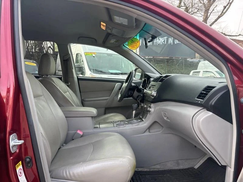 2010 Toyota Highlander - Image 8 of 12