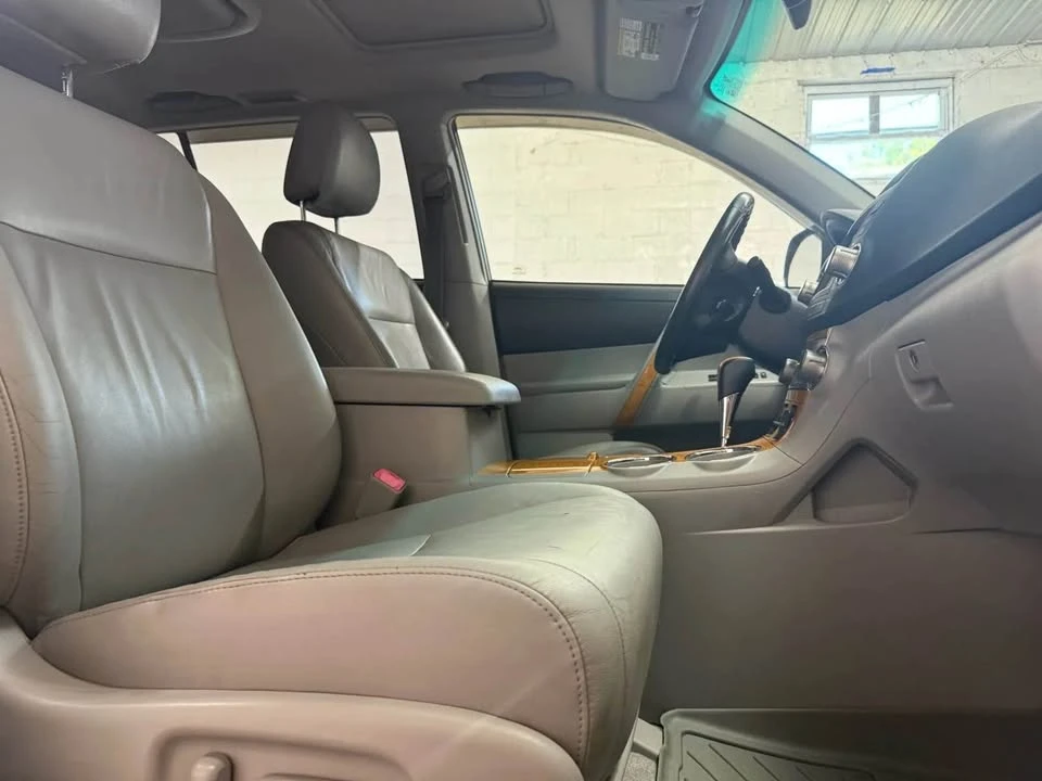 2010 Toyota Highlander - Image 10 of 20