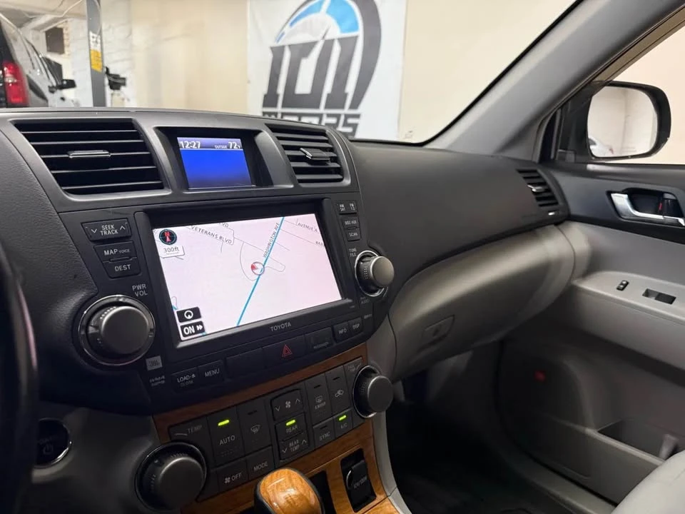 2010 Toyota Highlander - Image 16 of 20
