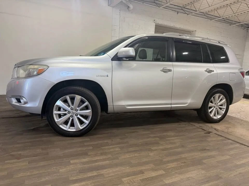 2010 Toyota Highlander - Image 2 of 20