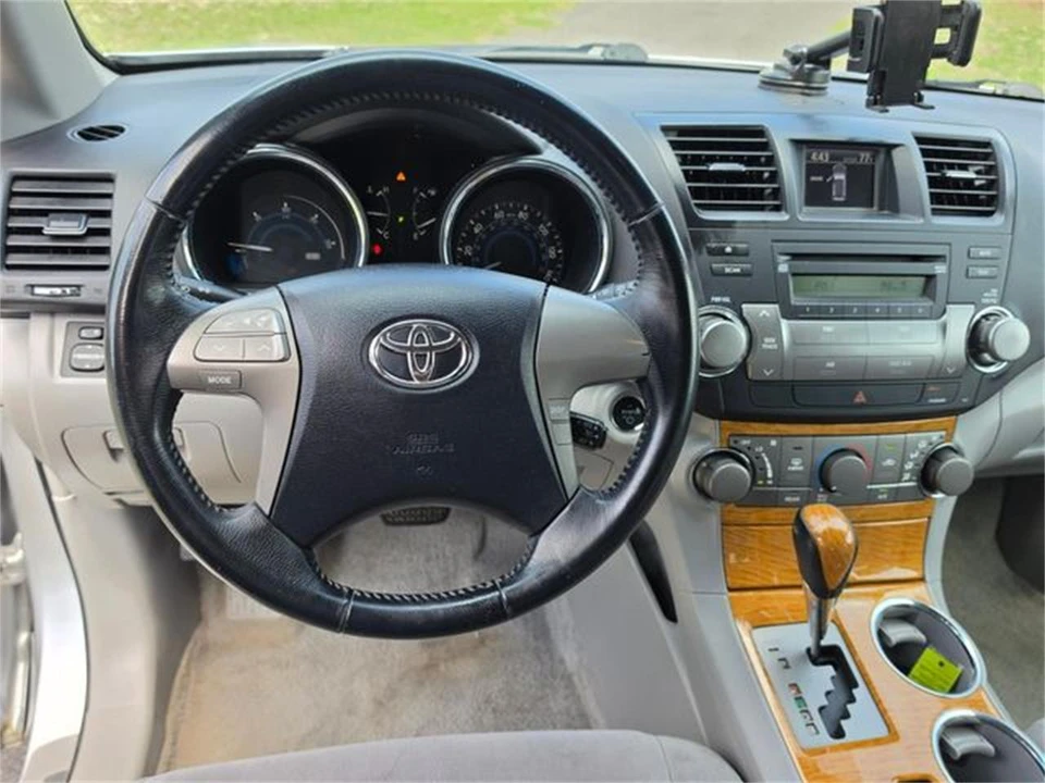 2010 Toyota Highlander - Image 17 of 31