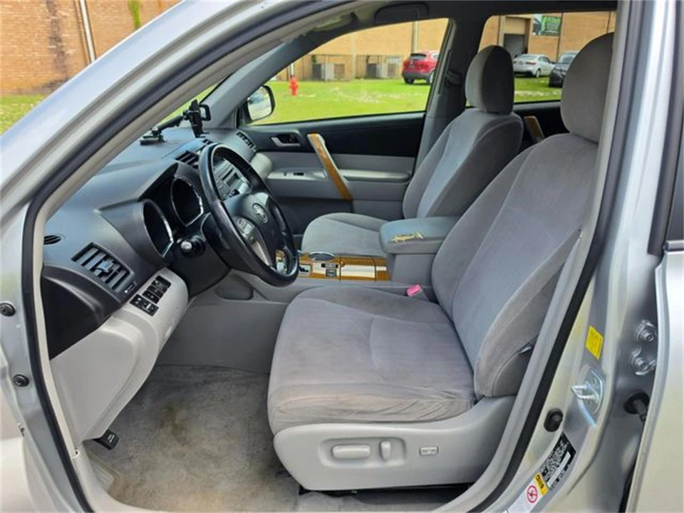 2010 Toyota Highlander - Image 15 of 31