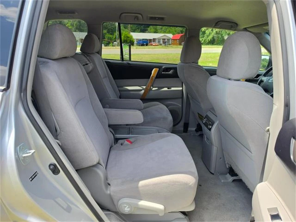 2010 Toyota Highlander - Image 31 of 31