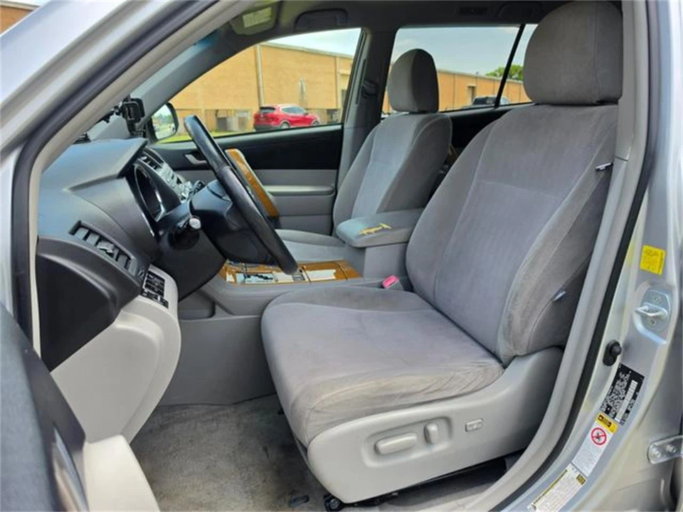 2010 Toyota Highlander - Image 27 of 31