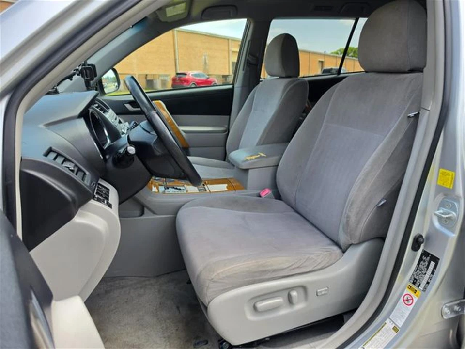 2010 Toyota Highlander - Image 14 of 31