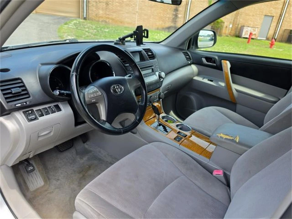 2010 Toyota Highlander - Image 16 of 31