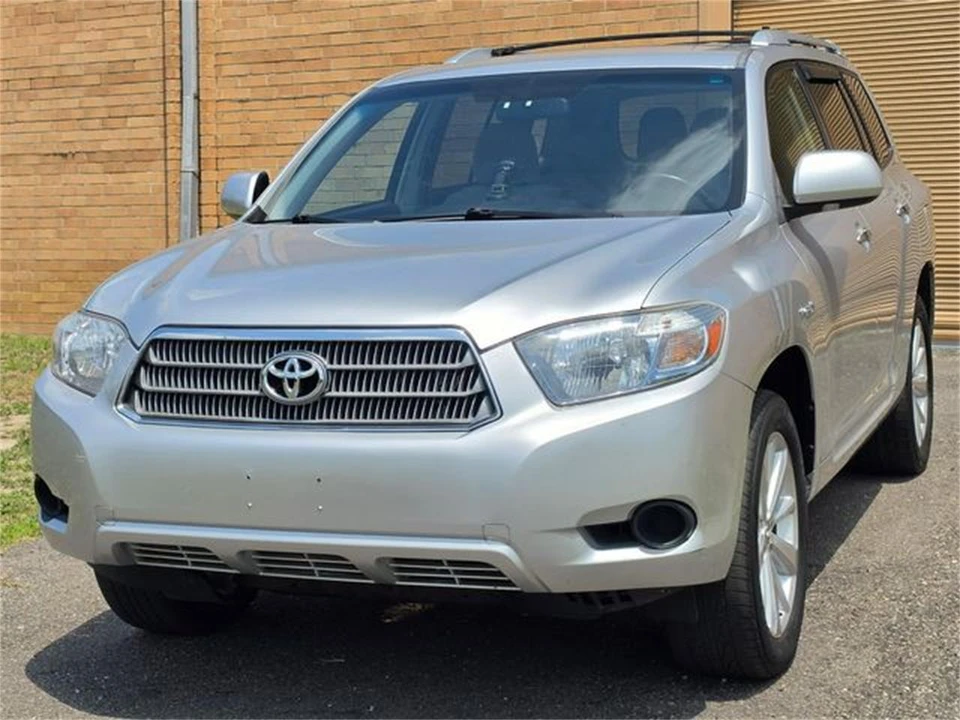 2010 Toyota Highlander - Image 2 of 31