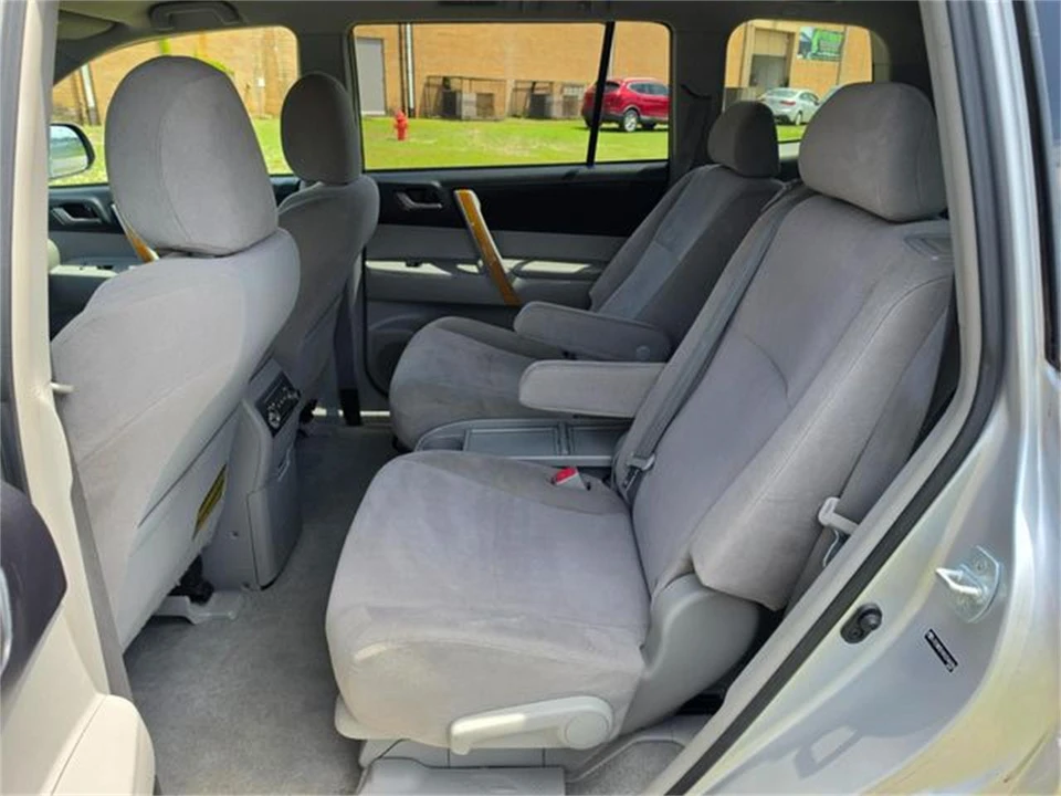 2010 Toyota Highlander - Image 28 of 31