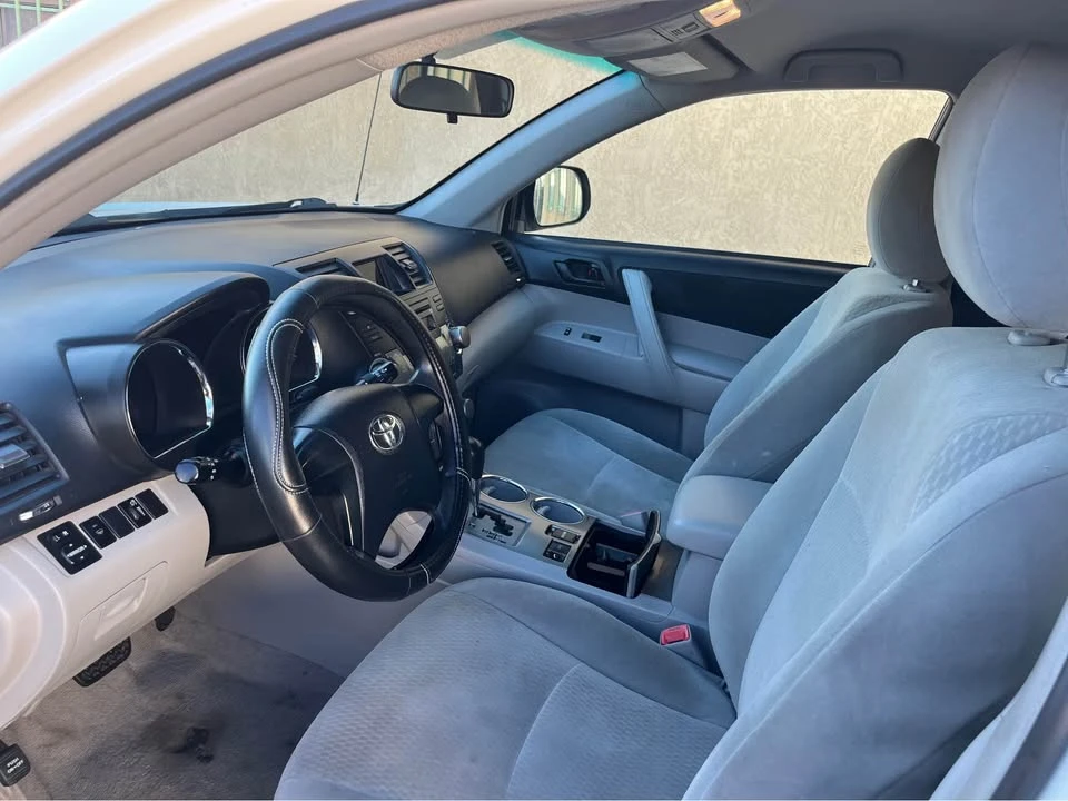 2010 Toyota Highlander - Image 9 of 15