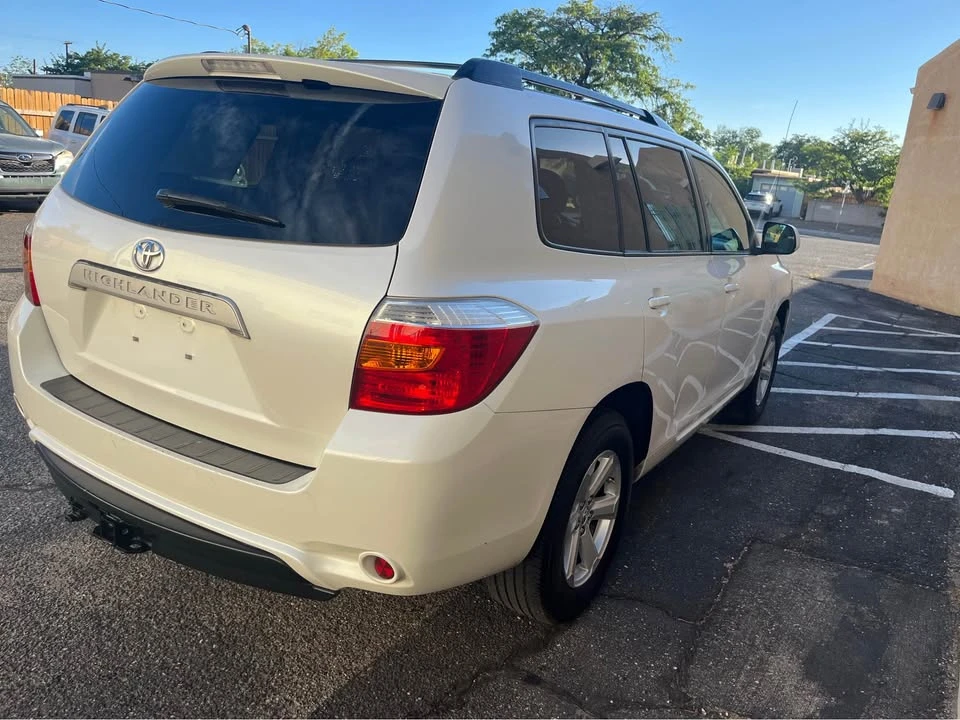 2010 Toyota Highlander - Image 5 of 15