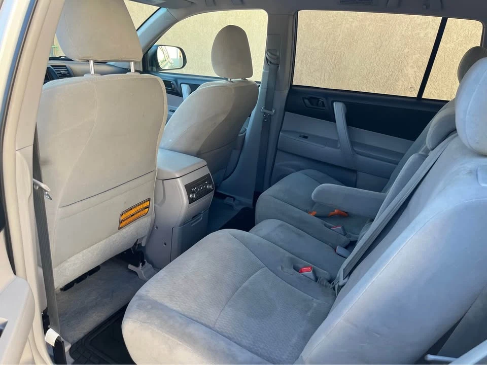 2010 Toyota Highlander - Image 10 of 15