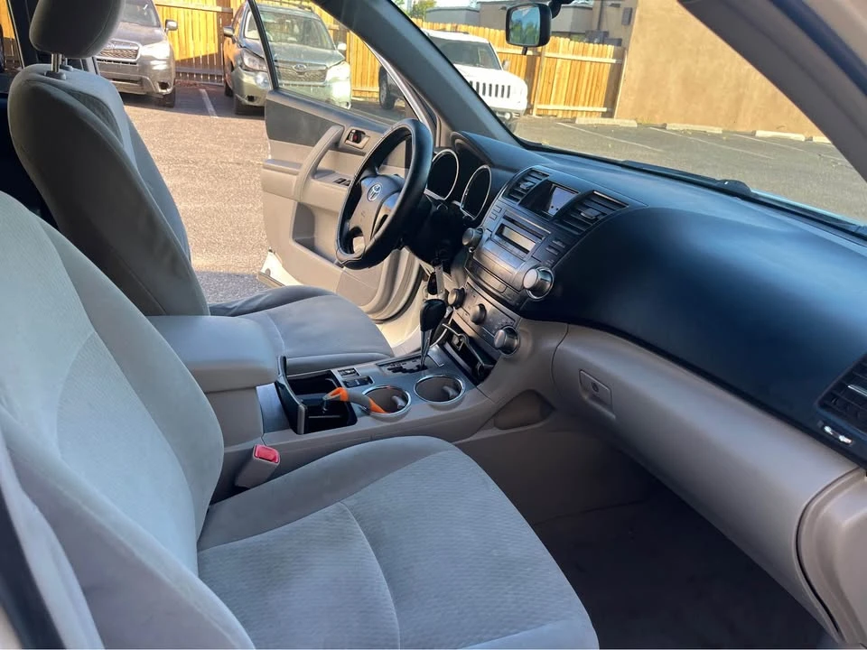 2010 Toyota Highlander - Image 13 of 15