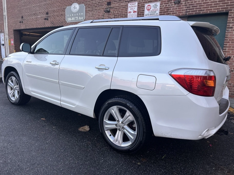 2010 Toyota Highlander - Image 2 of 21