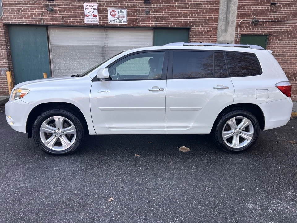 2010 Toyota Highlander - Image 11 of 21