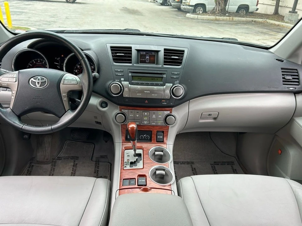 2010 Toyota Highlander - Image 10 of 12