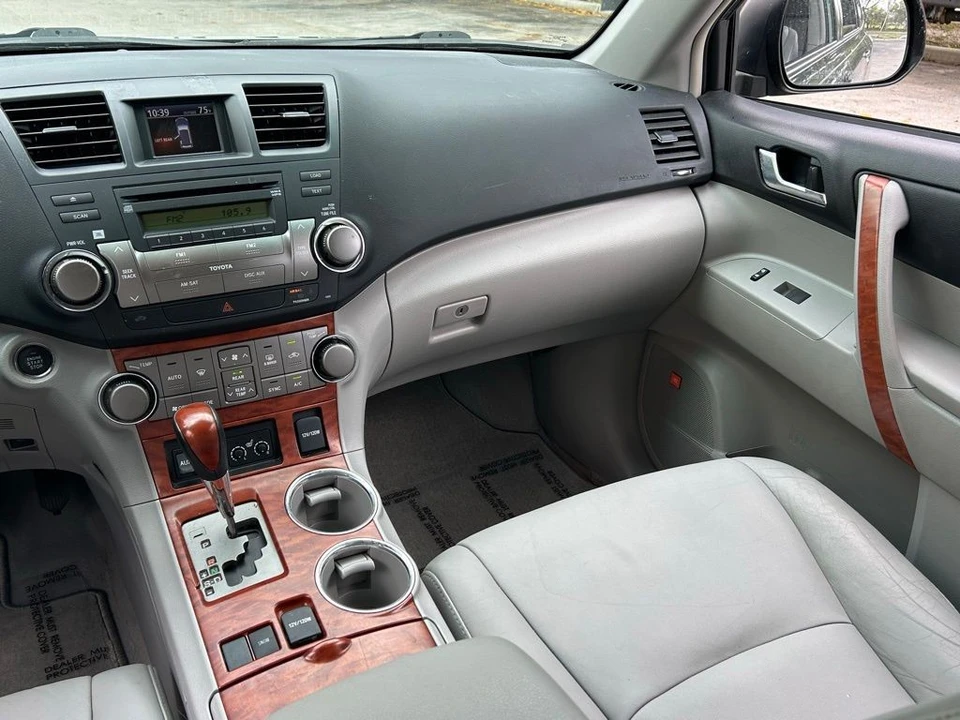 2010 Toyota Highlander - Image 11 of 12