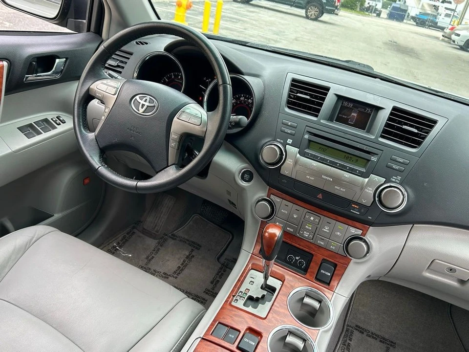 2010 Toyota Highlander - Image 9 of 12