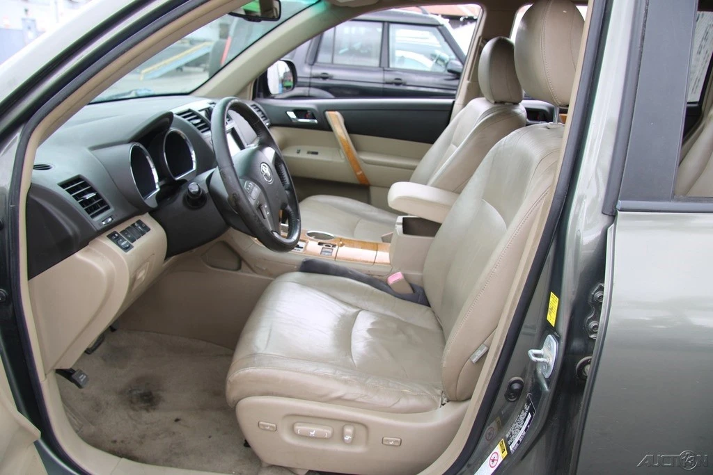 2010 Toyota Highlander - Image 15 of 21