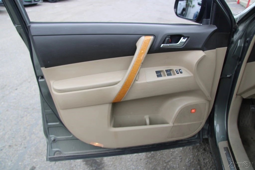 2010 Toyota Highlander - Image 14 of 21