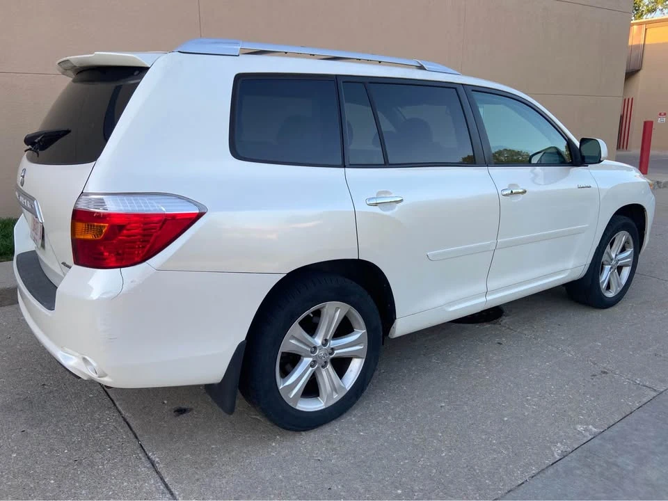 2010 Toyota Highlander - Image 2 of 14