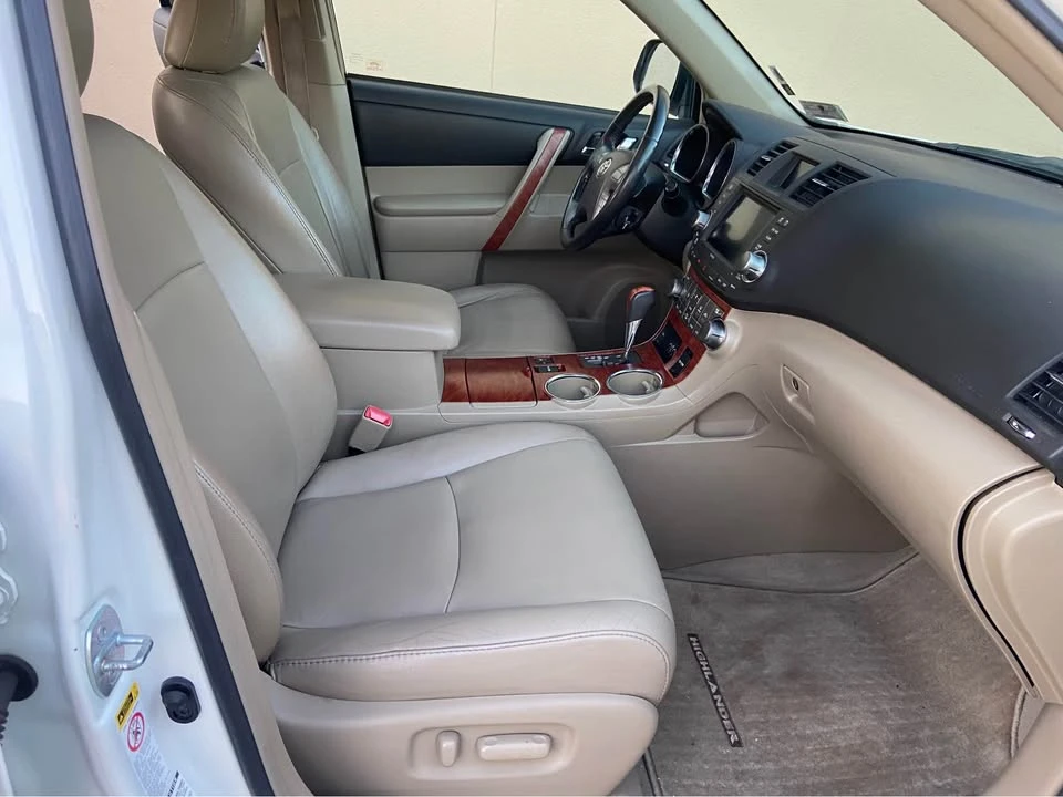 2010 Toyota Highlander - Image 8 of 14