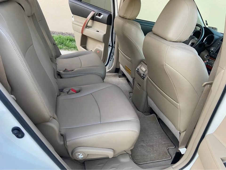 2010 Toyota Highlander - Image 10 of 14