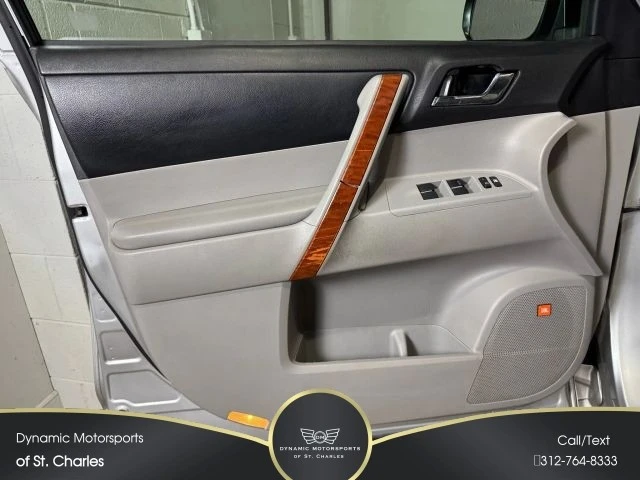2010 Toyota Highlander - Image 17 of 21