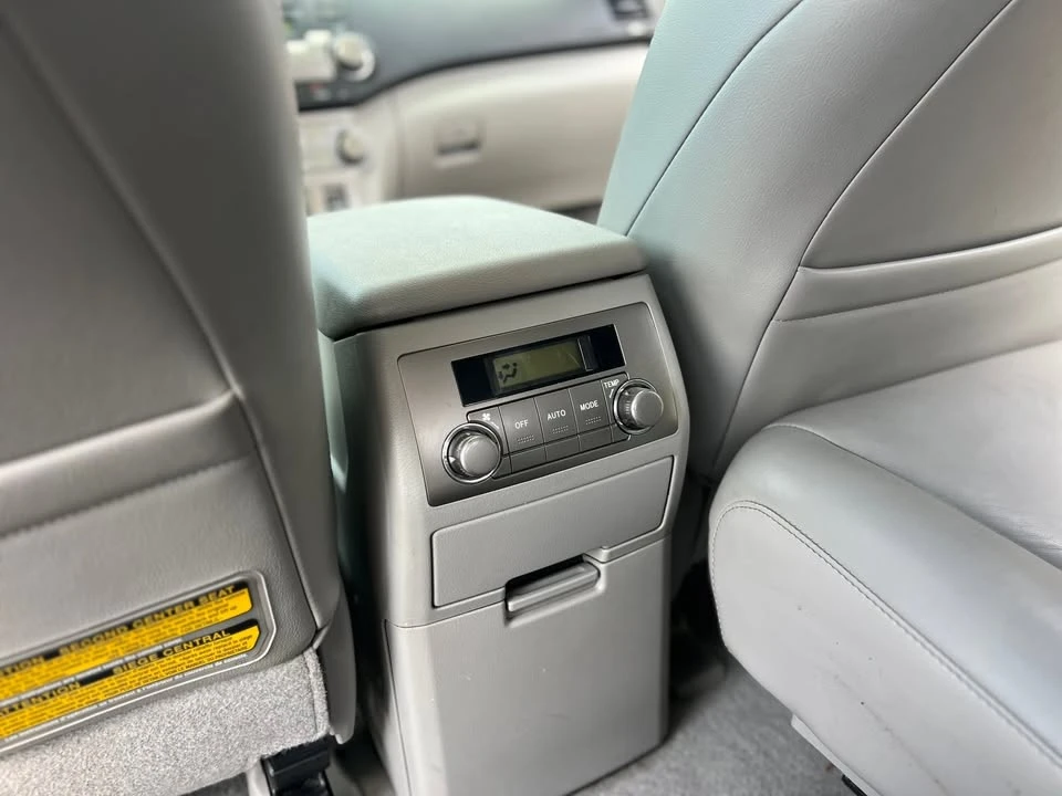 2010 Toyota Highlander - Image 13 of 16
