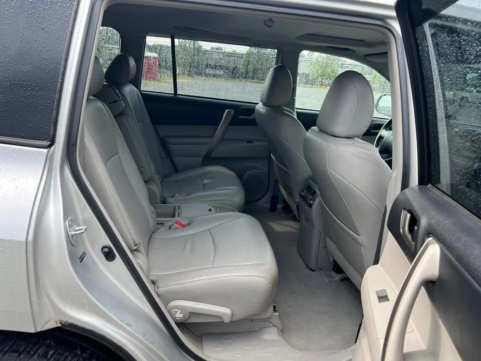 2010 Toyota Highlander - Image 10 of 16