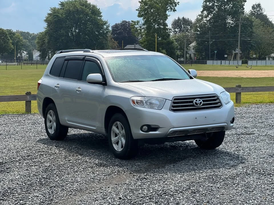 2010 Toyota Highlander - Image 2 of 16