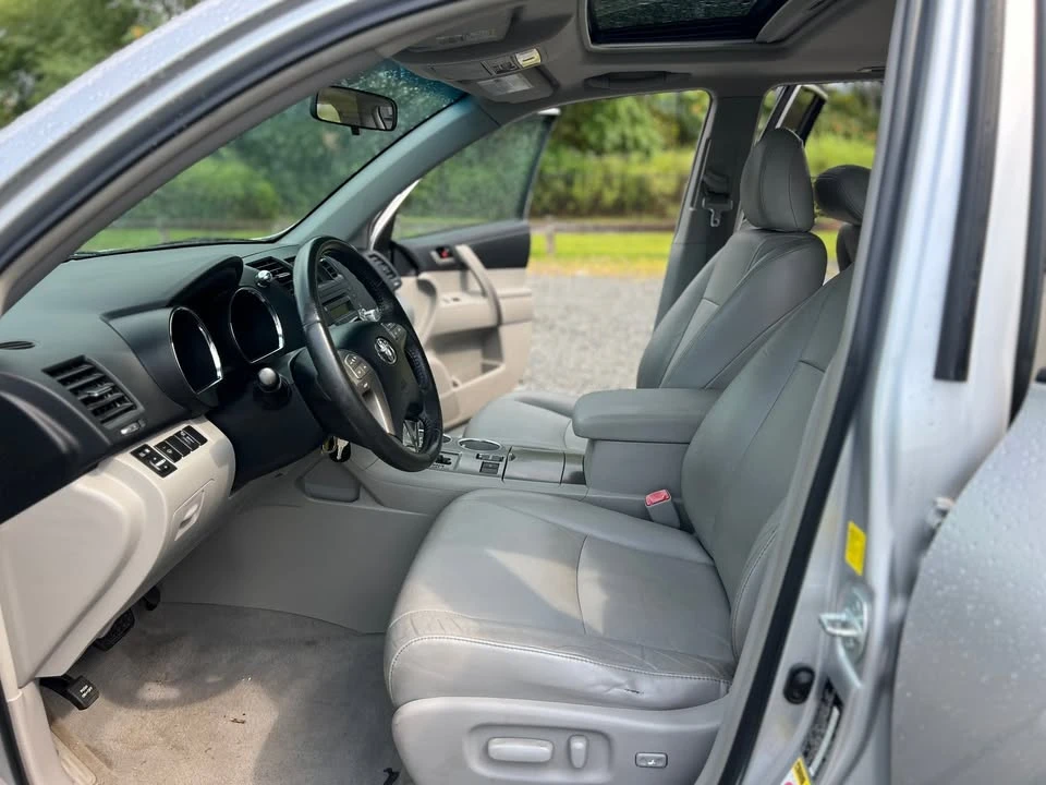 2010 Toyota Highlander - Image 15 of 16