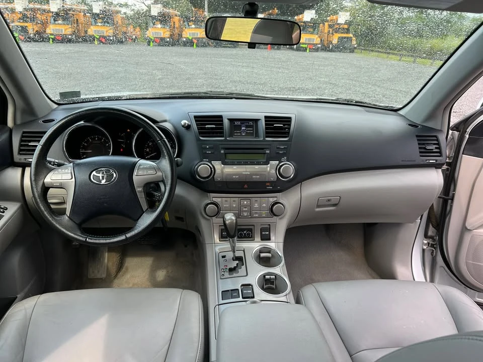 2010 Toyota Highlander - Image 14 of 16
