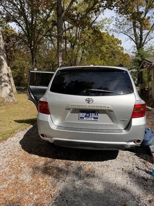 2010 Toyota Highlander - Image 2 of 16