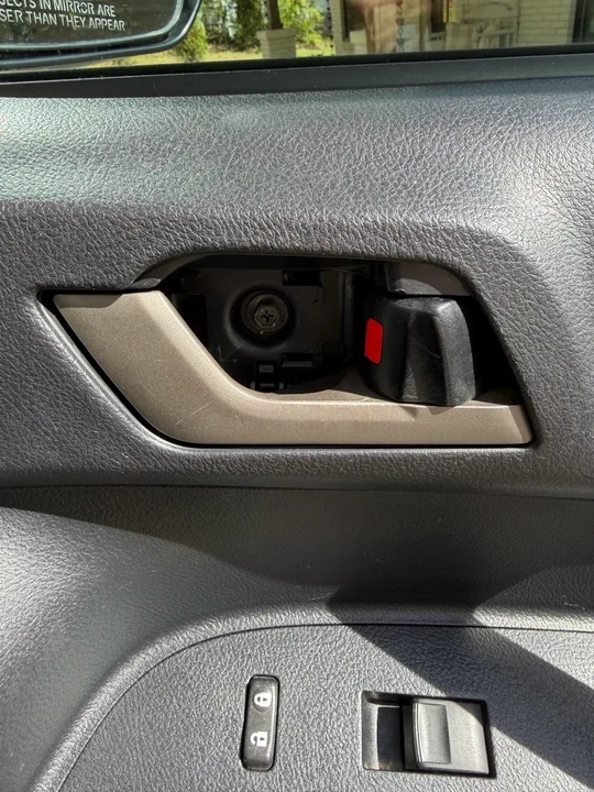 2010 Toyota Highlander - Image 14 of 16