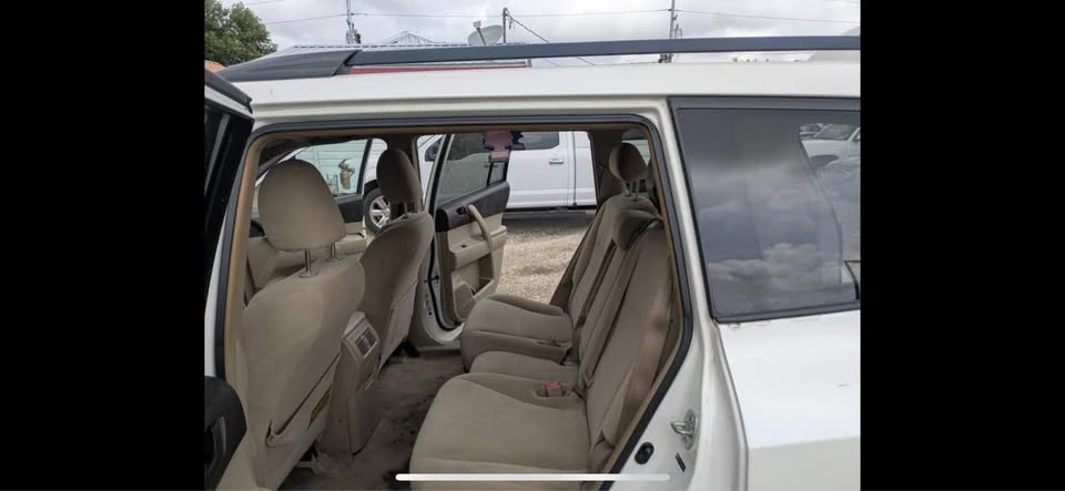 2010 Toyota Highlander - Image 10 of 12