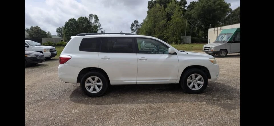 2010 Toyota Highlander - Image 2 of 12