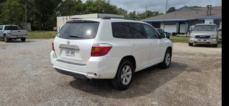 2010 Toyota Highlander - Image 3 of 12