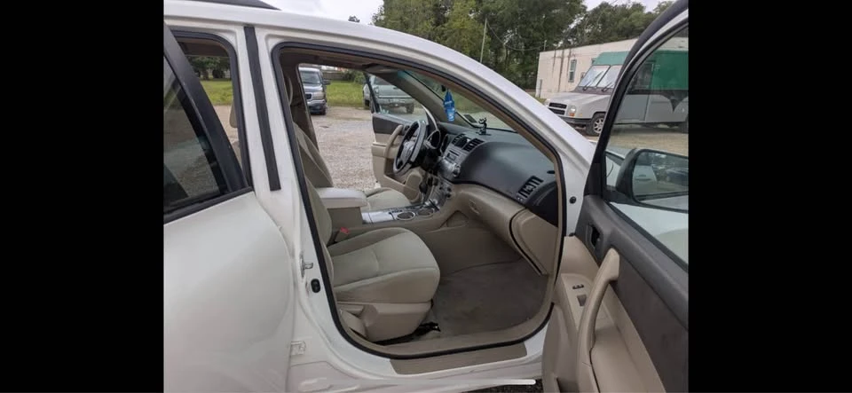 2010 Toyota Highlander - Image 11 of 12