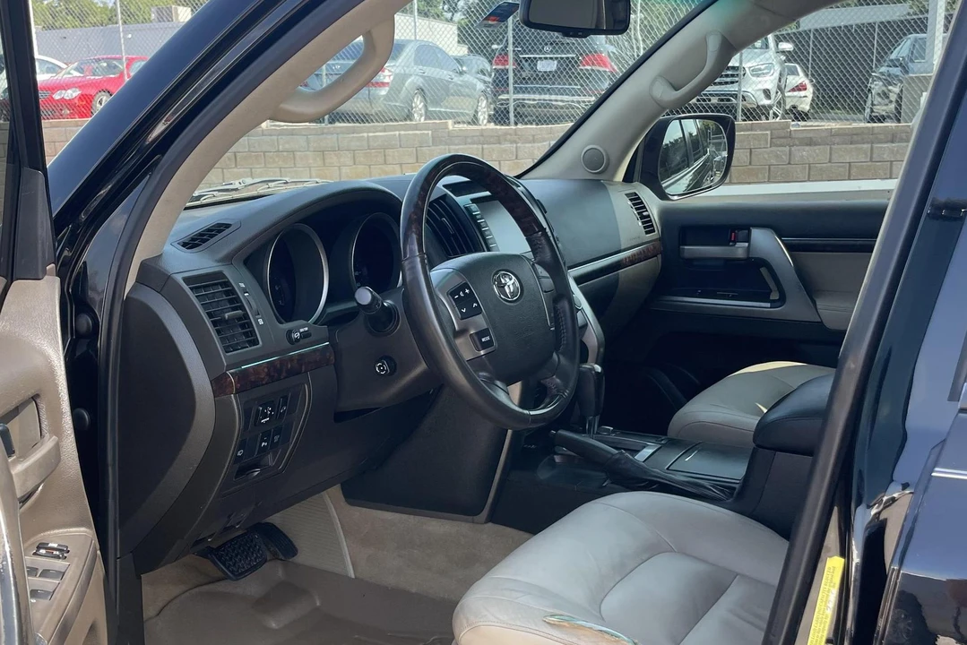 2010 Toyota J200 Land Cruiser - Image 29 of 31