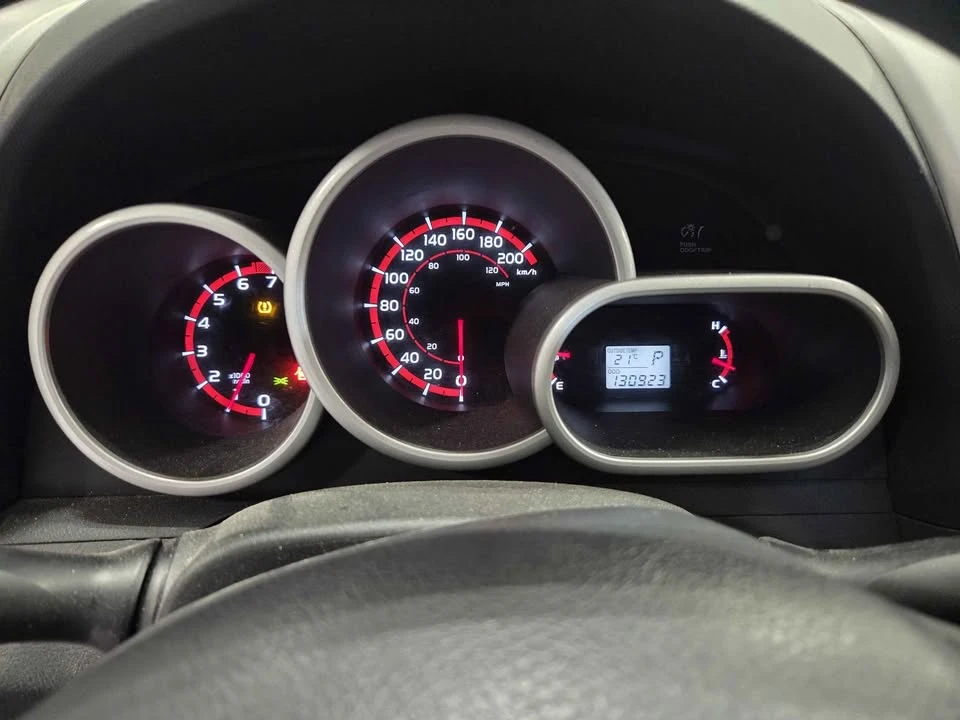 2010 Toyota Matrix - Image 5 of 6