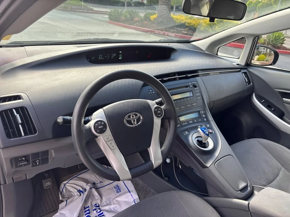 2010 Toyota Prius 3rd Gen - Image 11 of 15