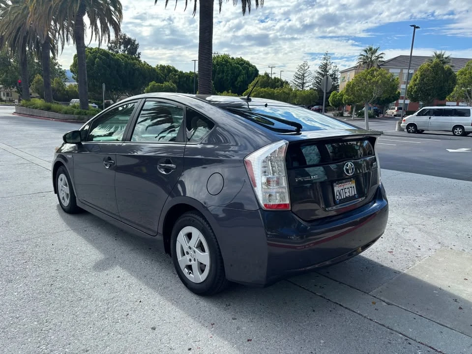 2010 Toyota Prius 3rd Gen - Image 3 of 15